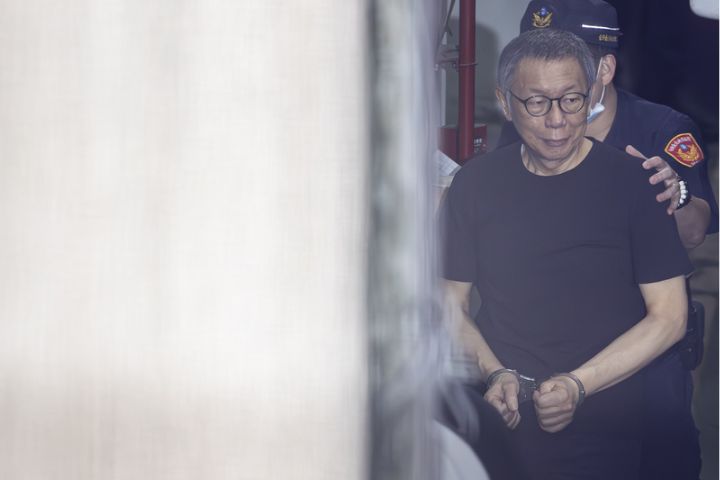 批檢方是政治打手 柯文哲自嘲：再關下去就成為曼德拉