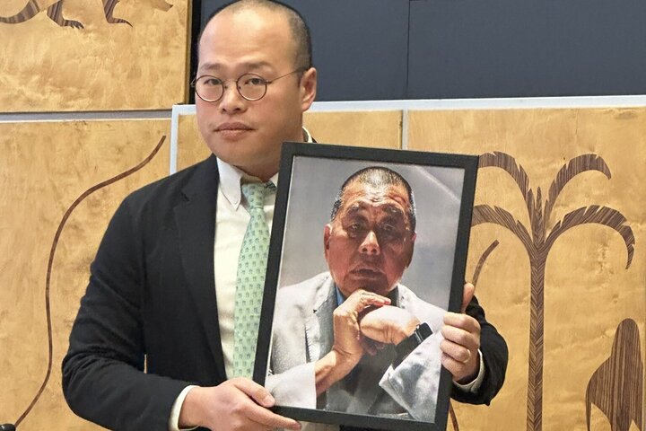 黎崇恩前往華盛頓，希望川普履行承諾救出父親黎智英。圖/取自freejimmylai官方《推特》