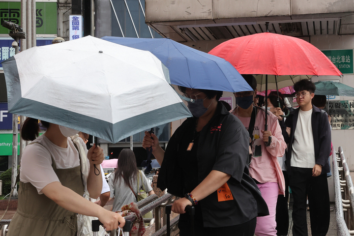 水氣漸減少降雨稍緩　熱帶低壓最快周四形成不排除雙颱共舞
