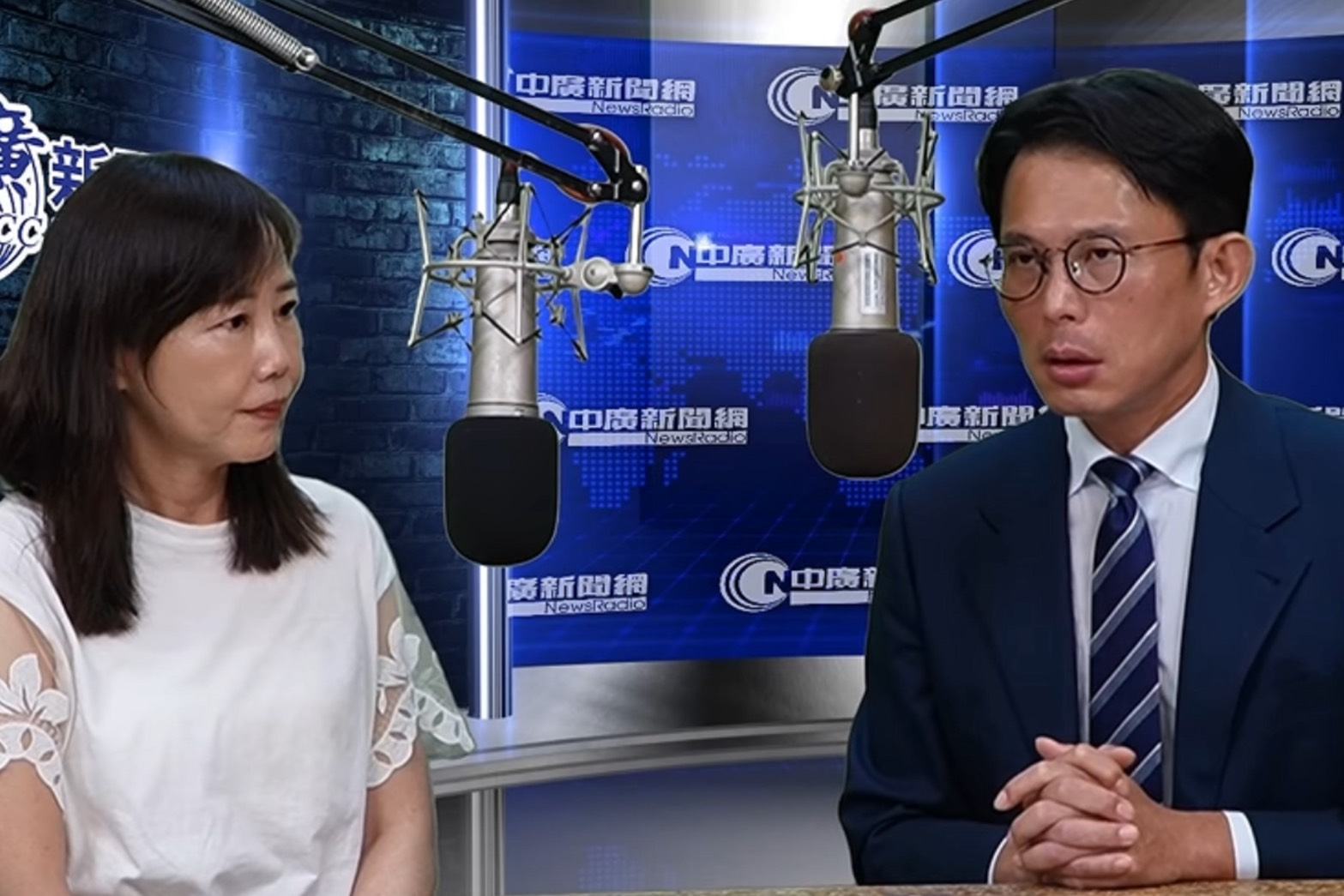 民眾黨主席黃國昌（右）接受媒體人尹乃菁（左）專訪，節目於9日播出。圖/翻攝自中廣新聞網YT
