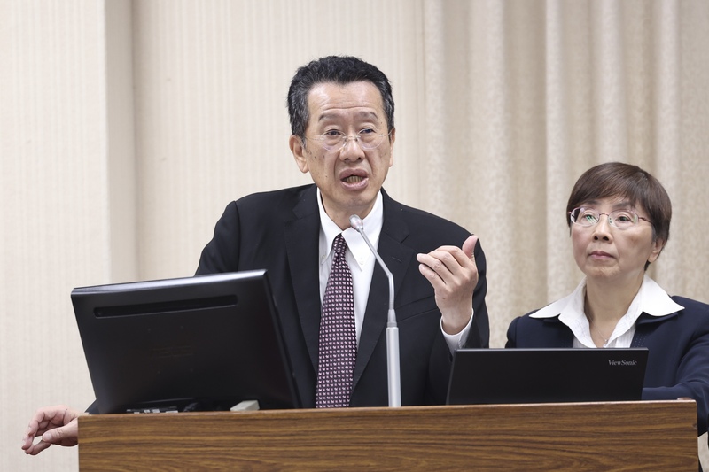 顧立雄稱「美方不會接受國民黨3800億元軍購版本」　藍：您是哪國部長