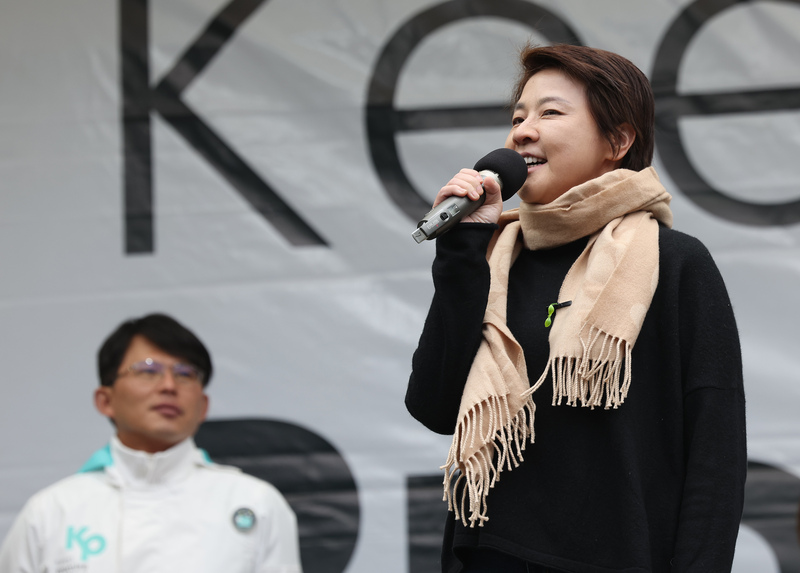 民眾黨在國會扮演關鍵少數，到底立法院長將支持誰？黃珊珊表示，1月28日以後再說。圖/中央社