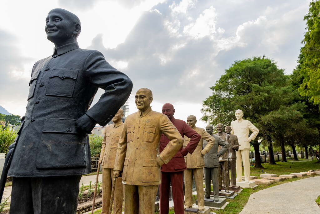 慈湖紀念雕塑公園蒐集各地300多座蔣公銅像。圖/桃園觀光導覽網