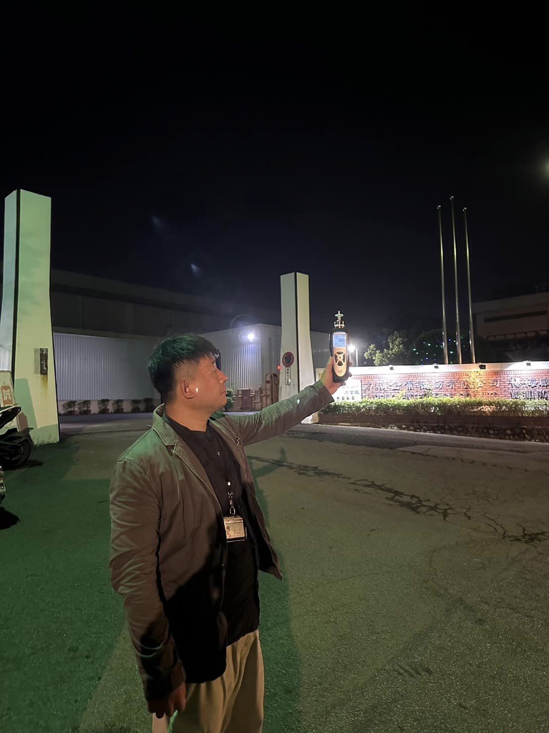 桃市環保局在火勢撲滅後便前往火災現場監測總揮發性有機物與PM2.5等空氣品質數據，監測結果數值均在正常範圍。圖/取自桃園環保局 護守桃花源臉書