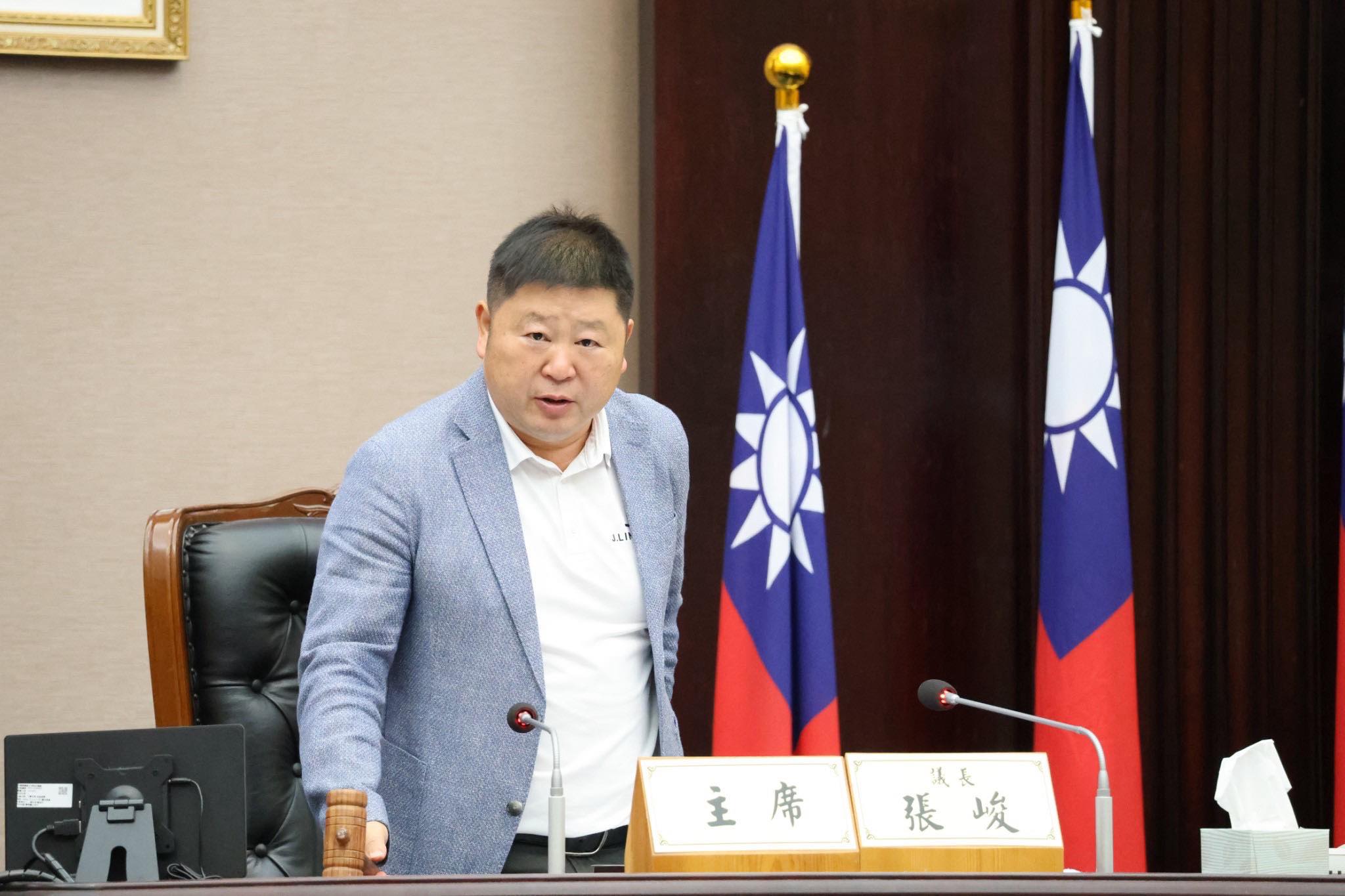 民進黨派誰選花蓮縣長?徐國勇說,是否和縣議長張峻合作,內部仍在協商中。圖/取自張峻臉書