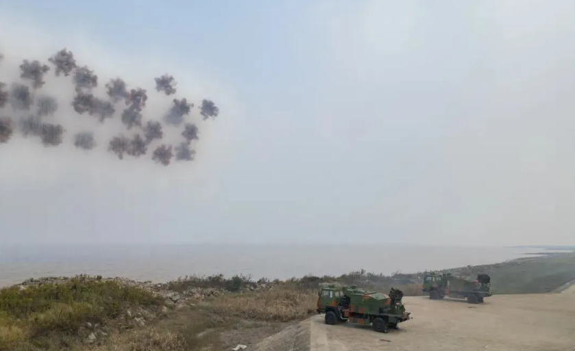 東部戰區近日實施對海防空實彈射擊。圖/取自新華社