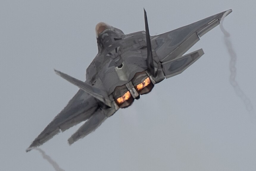 F-22猛禽隱形戰鬥機（圖）角色往後可能由X-65接任。圖／取自美國海軍