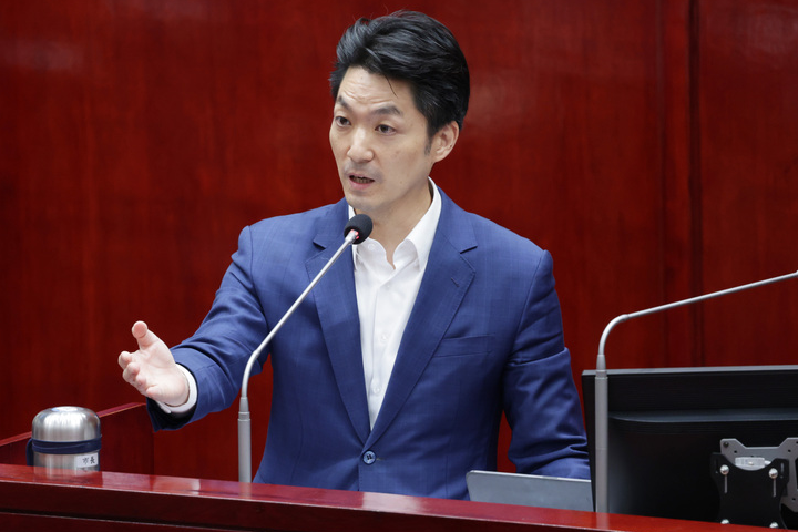 台北市議會14日質詢時，台北市長蔣萬安鬆口表示願意交叉詰問的辯論形式。圖/中央社