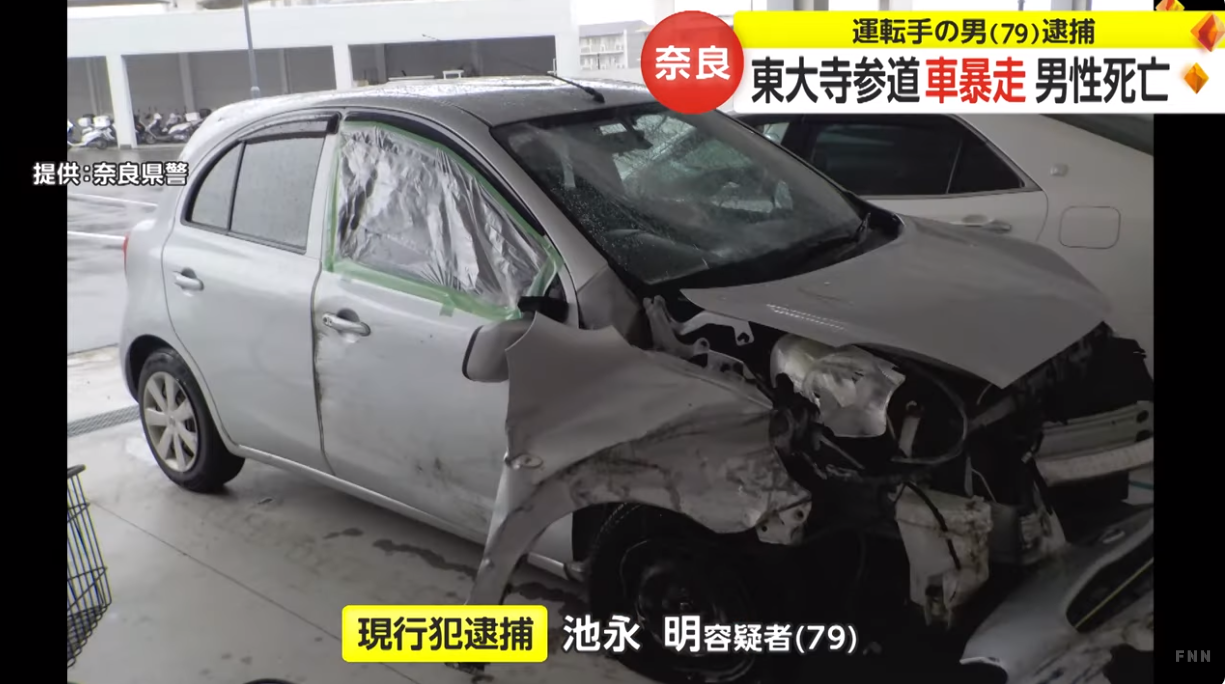 日本一名79歲的男子誤將油門當作煞車踩，車輛失控撞上路邊兩名行人，其中一名為台灣遊客，在搶救後不治身亡。圖為肇事車輛。圖/翻攝自FNNプライムオンライン YouTube頻道