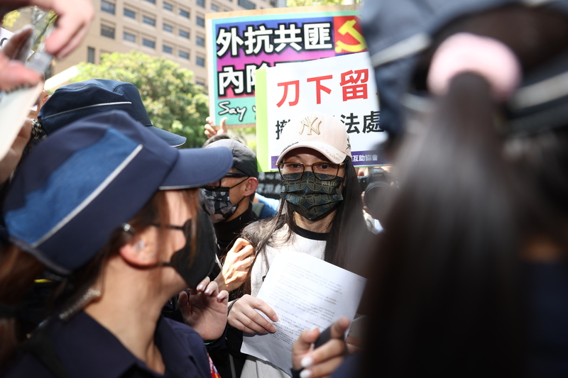 陸配劉振亞因涉及武統言論，遭限期離境。圖／中央社