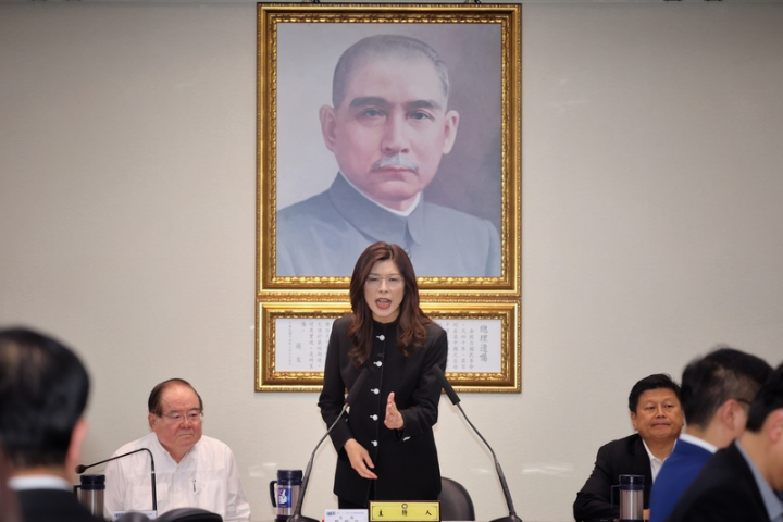 鄭麗文著中山裝主持中常會　喊話賴清德面對面溝通　化解憲政僵局