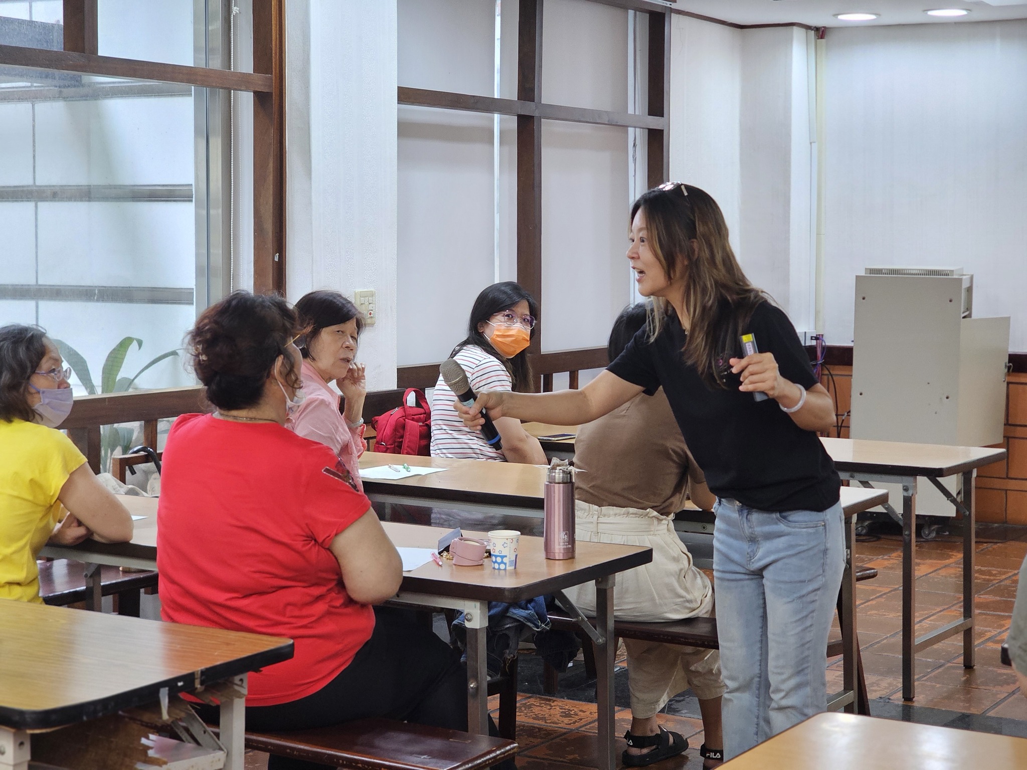 台灣的新住民及其家庭人口逾百萬，圖為新住民舉辦長照相關工作坊。圖/取自南洋台灣姐妹會臉書