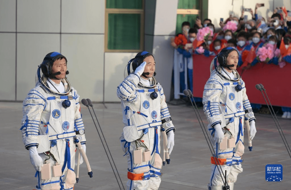 中國大陸載人航天工程第四批預備太空人選拔工作日前結束,共有10名後備太空人最終入選,圖為神舟十六號太空人。圖/取自新華網