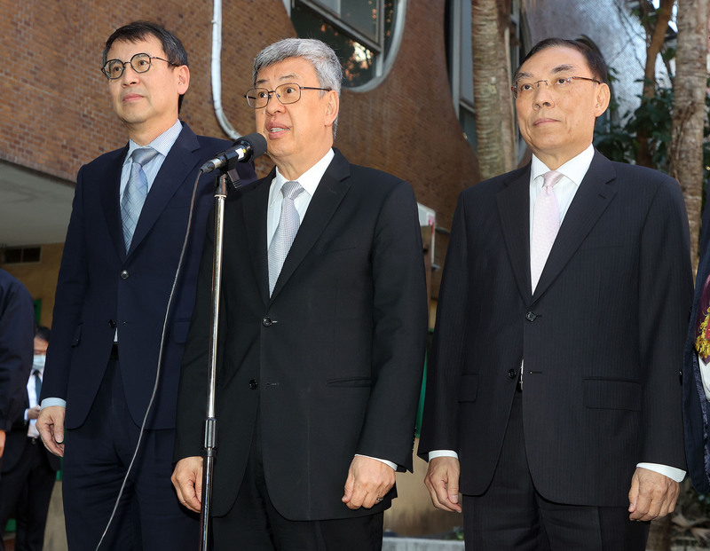 為挽救民進黨年輕選票流失，行政院長陳建仁強調，政府將強力偵辦在抖音傳遞假消息的狀況，繩之以法。圖／中央社