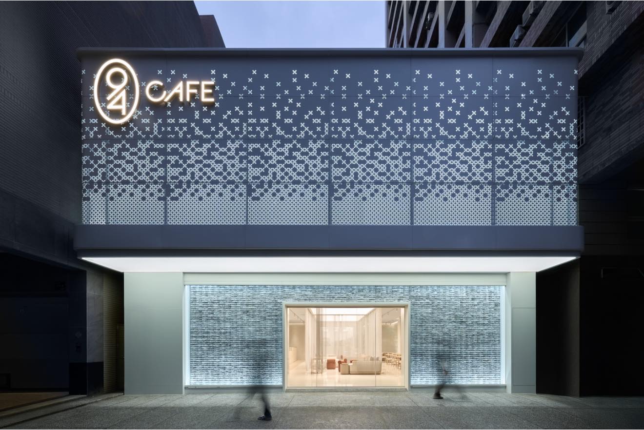 高雄鼓山區質資高價打造的「94Cafe」營業半年也在近期盤讓。圖／取自94 Cafe 複合式咖啡館 歐式主餐 法式甜點天堂 臉書