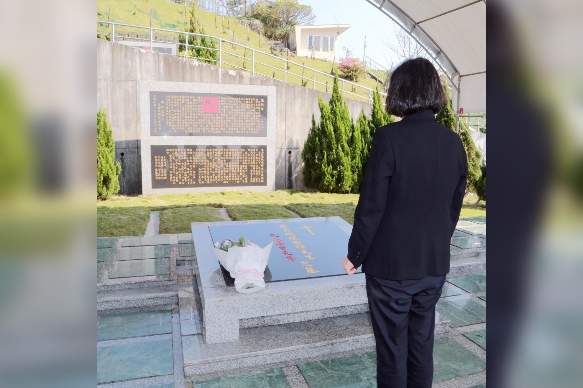 前總統蔡英文日前到五指山緬懷前總統李登輝。圖／取自蔡英文臉書