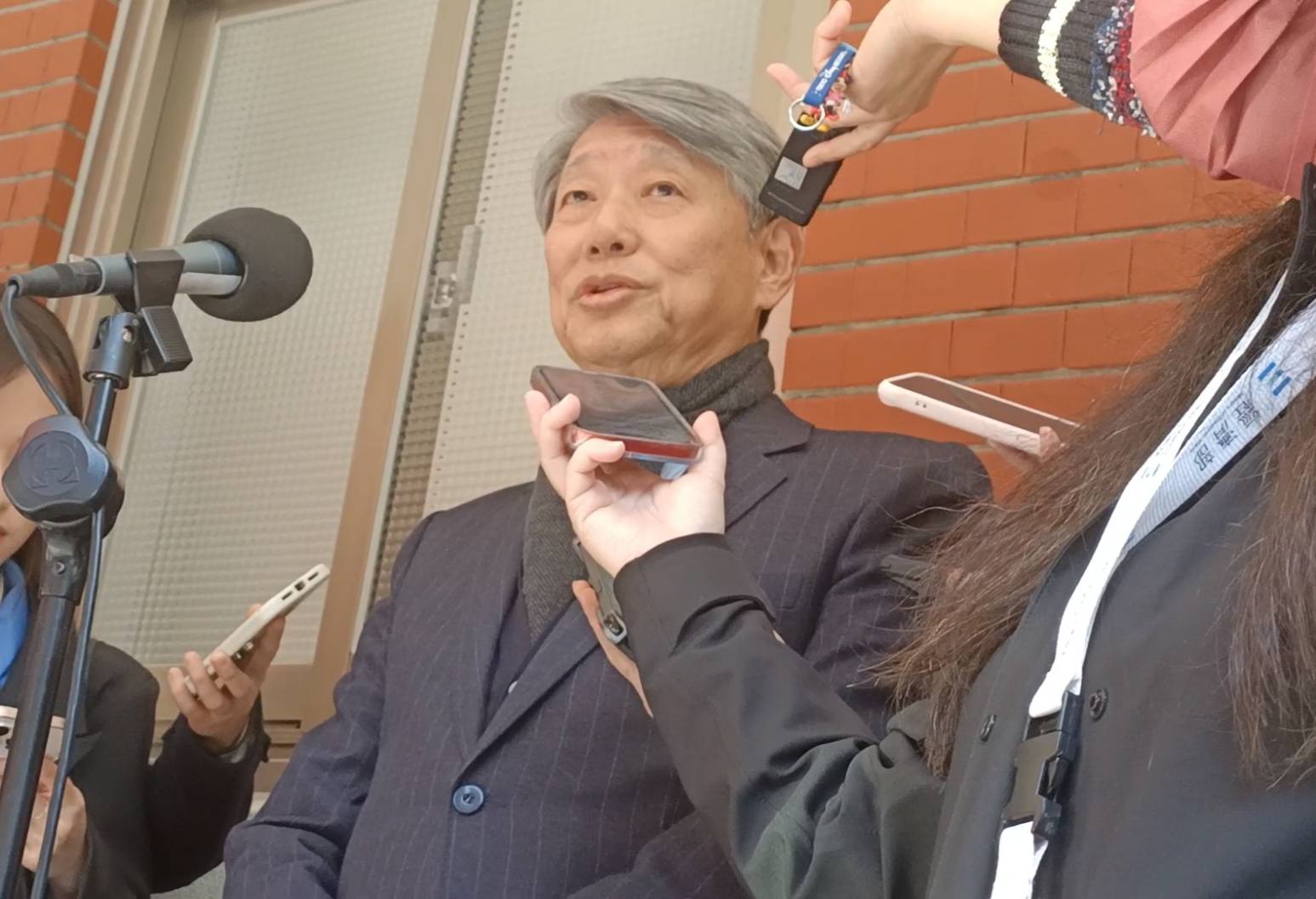 經濟部長郭智輝20日在立法院經濟委員會質詢前接受媒體聯訪。圖/記者簡立欣攝