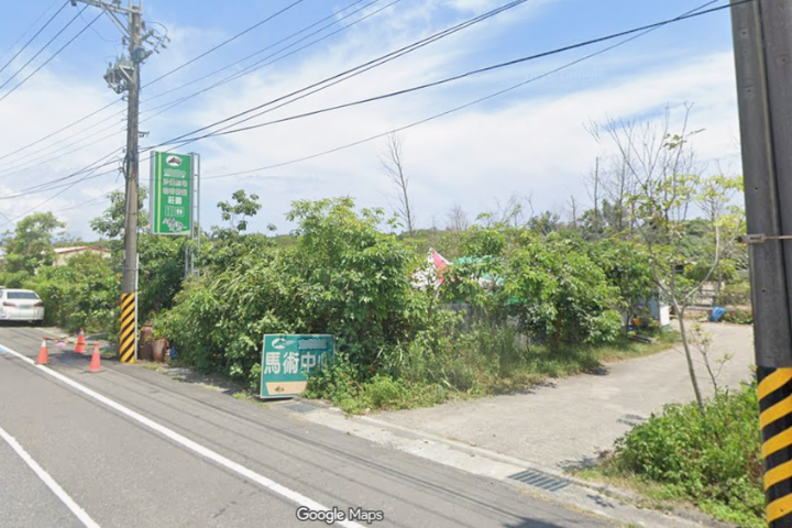 宜蘭知名馬場被爆不當飼養！哈士奇養戶外、法鬥滿身皮膚病