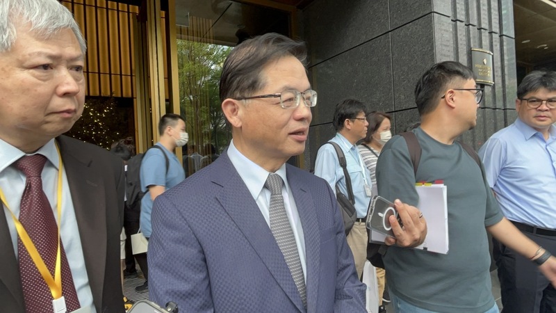 行政院證實，前交通部長李孟諺（中）時隔半年後，將回鍋擔任行政院顧問。圖/中央社