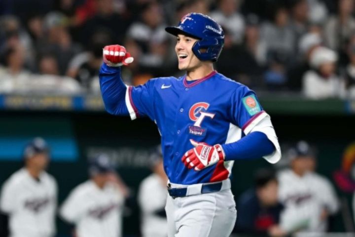 費仔感謝台灣球迷「為你們而戰是榮耀」　好表現讓守護者教頭注意他