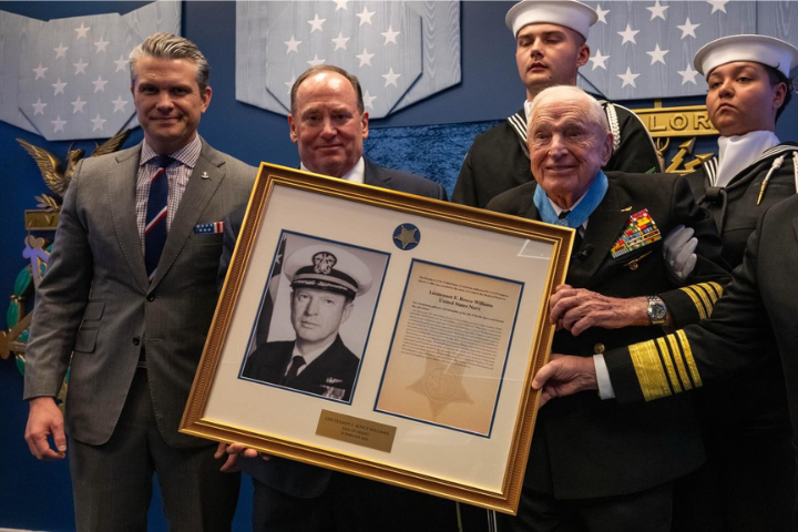 直通白宮踩紅線？美海軍部長突遭「被辭職」　五角大廈權鬥全面引爆