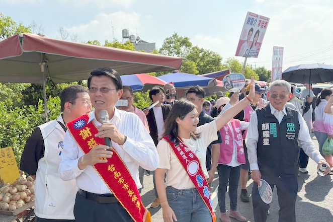 台南洋流妃起來　謝龍介勤拜票力拚