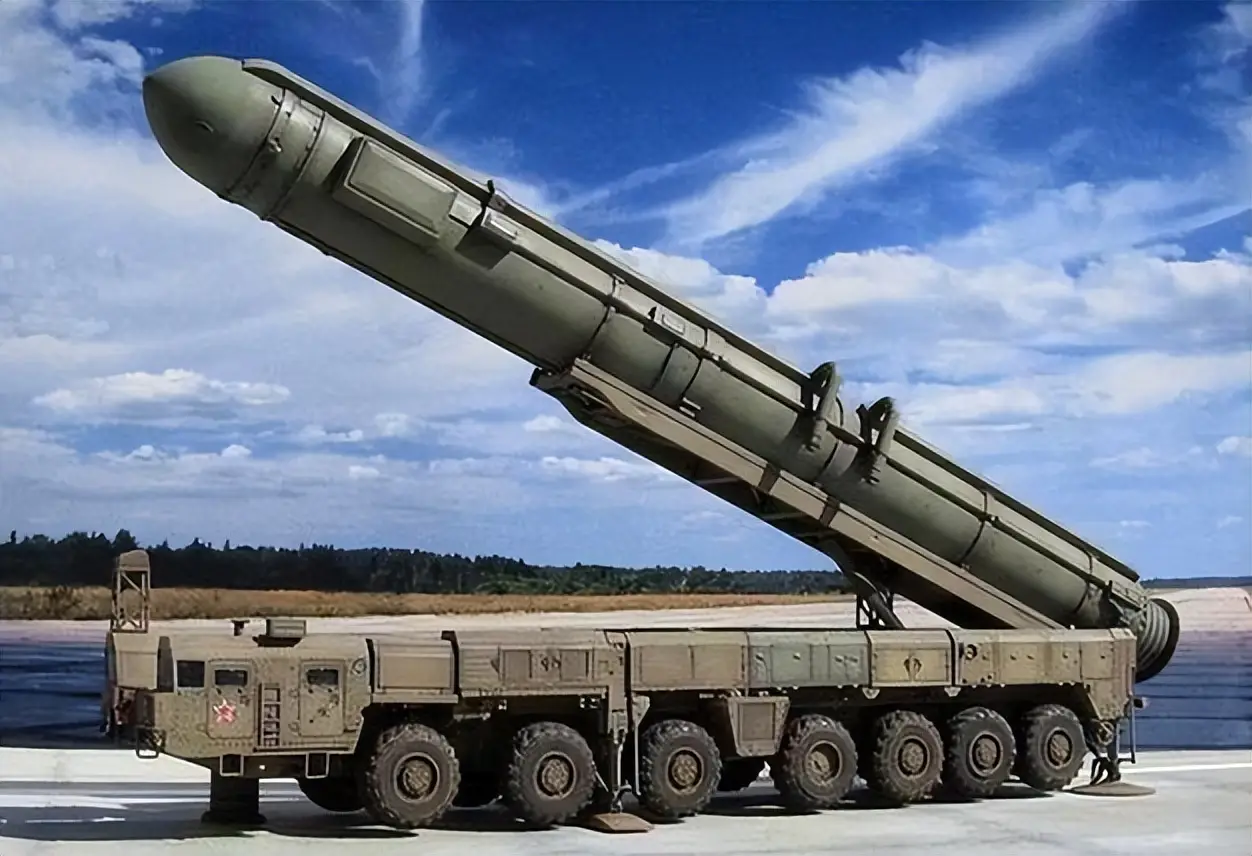 「榛樹」若具備機動發射能力，將使俄軍在中東歐方向的打擊能力更難被偵測與反制。圖／取自搜狐茫