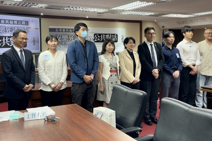 民眾黨深化善終權　推「安樂死」專法　網悲觀：長照利益難撼動