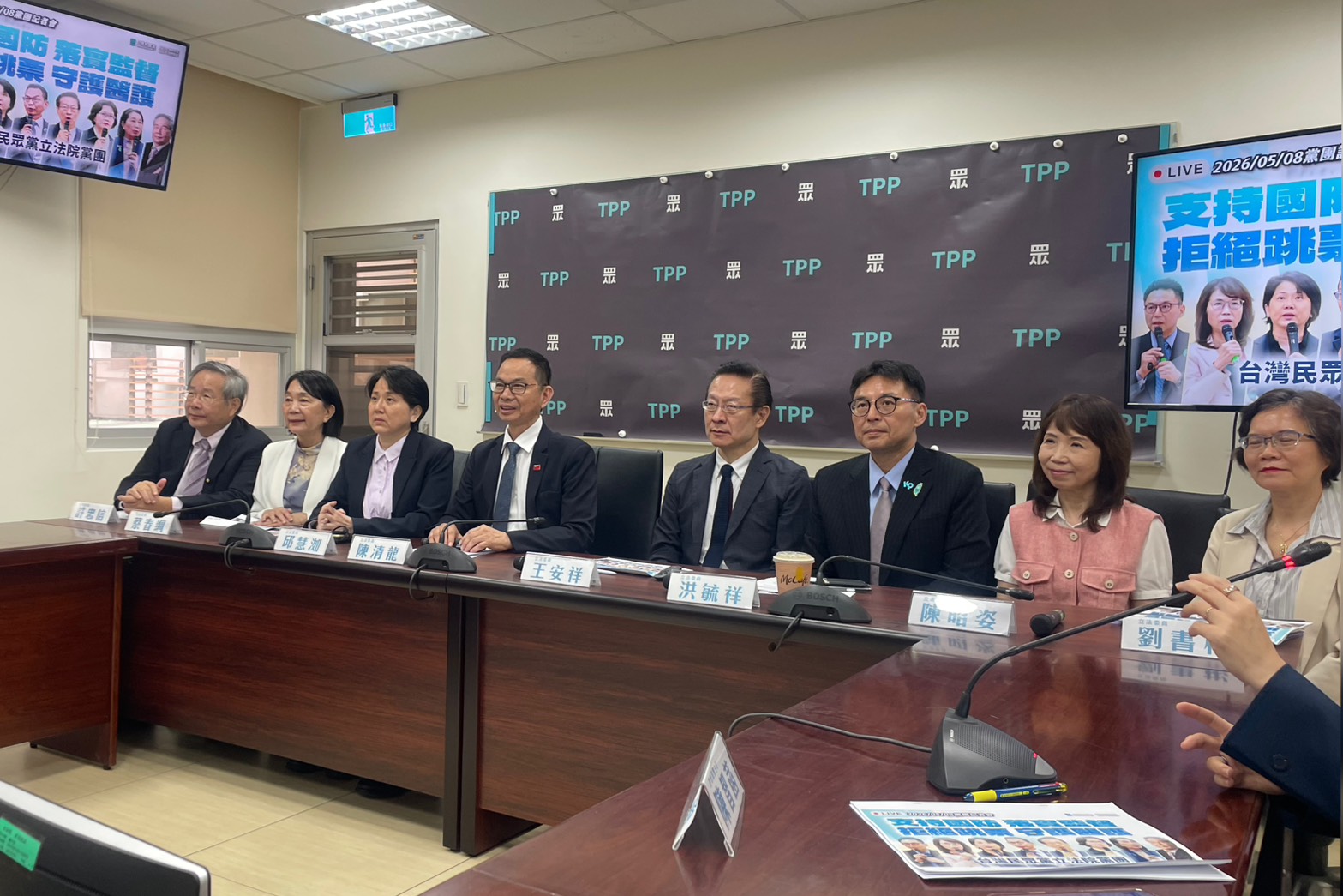 民眾黨團攤牌　7800億國防預算與「三班護病比」入法雙案闖關 