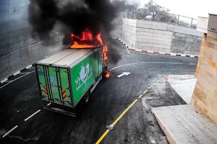 約旦河西岸再傳暴力　以色列定居者縱火攻擊廢車場