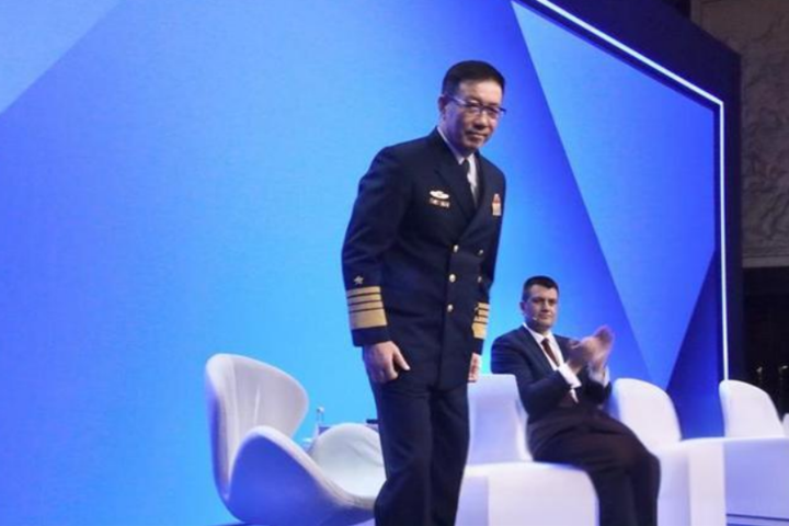 大陸國防部長董軍（左）傳因涉貪腐正接受調查。圖/取自百度