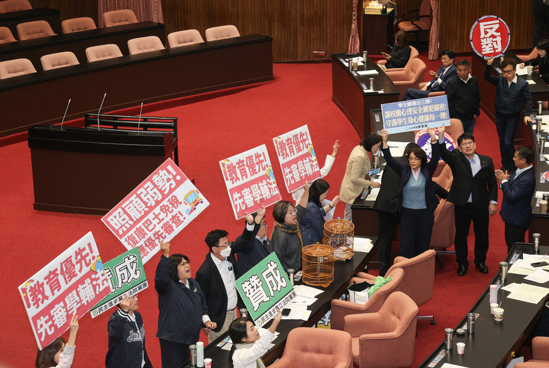 藍白聯手通過表決，立法院將成立國發基金不當投資調查委員會。圖／中央社