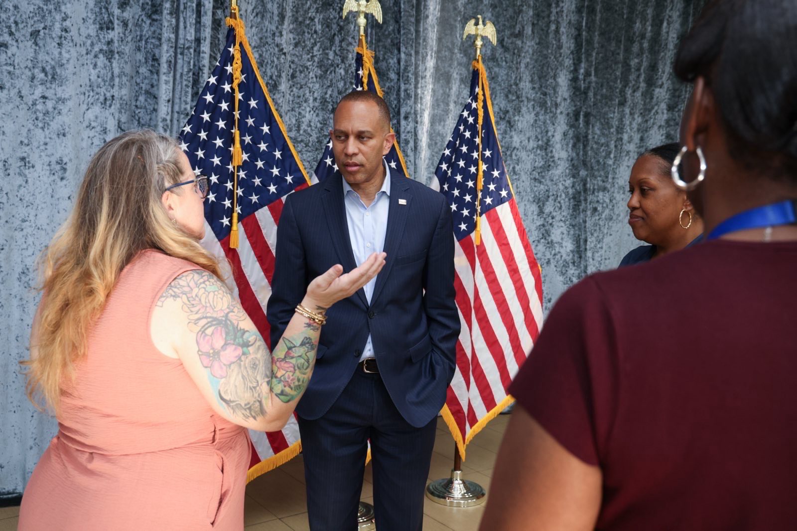 美國會亞太裔民主黨領袖傑佛瑞斯駁斥，行動涉及三角洲特種部隊，是戰爭，不是禁毒。圖／取自Congressman Hakeem Jeffries FB