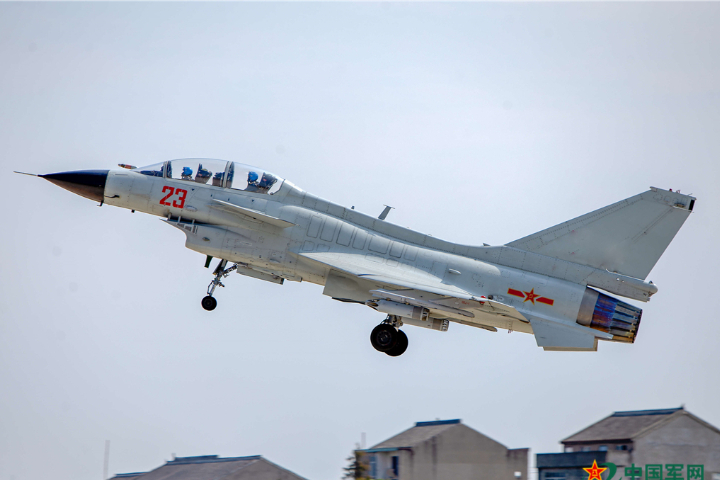 33機7艦擾台　共軍「聯合戰備警巡」越海峽中線