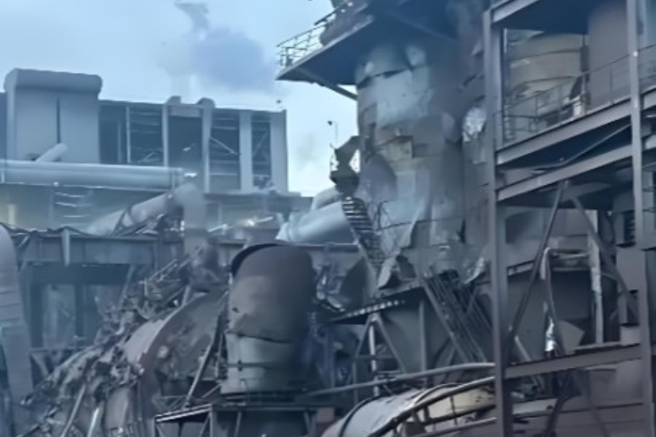 【有片】「蕈狀雲」衝天！陸稀土鋼板廠爆炸釀2死84傷　國務院安委會掛牌督辦