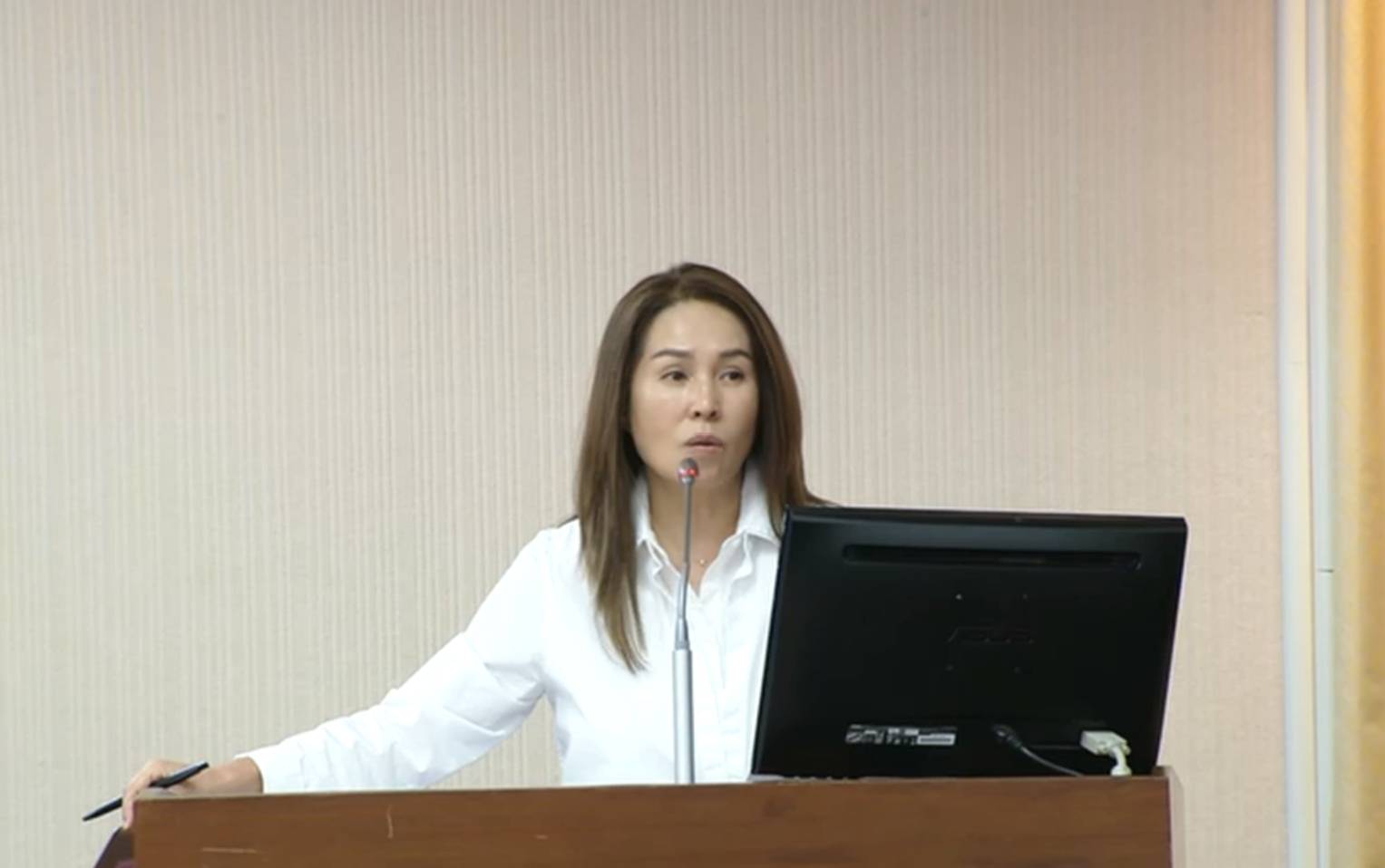 原住民立委高金素梅26日說明提案設6月26日為「原住民族抵抗日」、10月31日為「轉型正義紀念日」理由。圖/翻攝自國會頻道