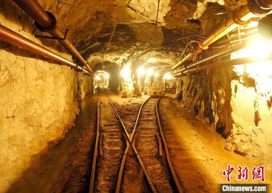 盜賊偷金礦黃金一命鳴呼，畫面為金礦示意圖。圖／取自中新網