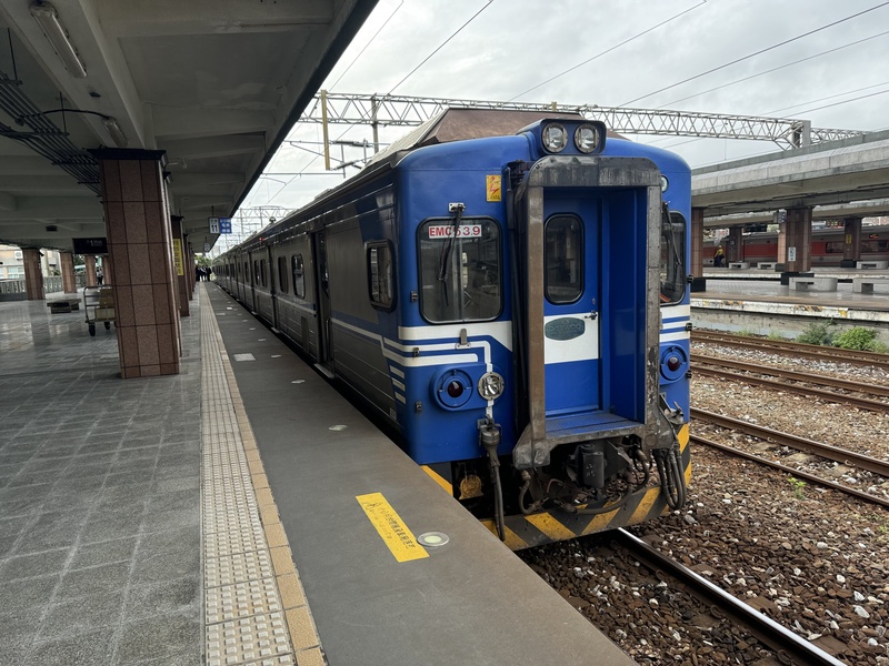 台鐵司機員20日猝死駕駛室，台鐵21日下午安排專列護送機車長遺體回宜蘭。圖/中央社