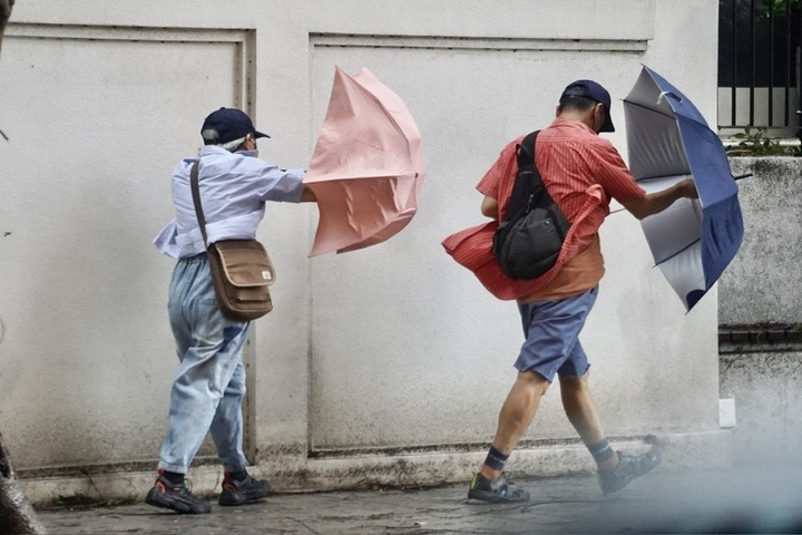 今天仍受低壓帶影響　明水氣偏多、西半部防大雨或豪雨