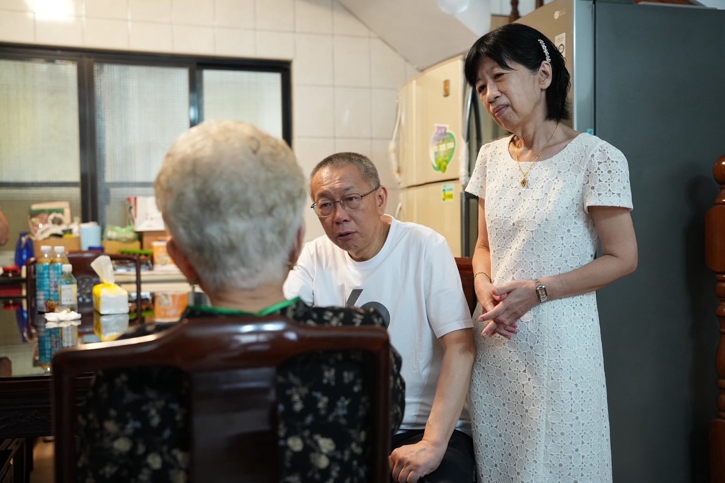 淚目！民眾黨曝柯文哲探柯媽狀況　預計後天再回新竹「看爸爸」