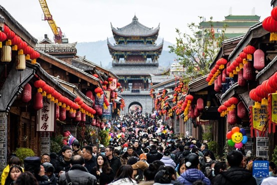 中國大陸人口去年（2023年）出現負增長，研究機構研判中國人口數降低將成未來趨勢。圖/新華社