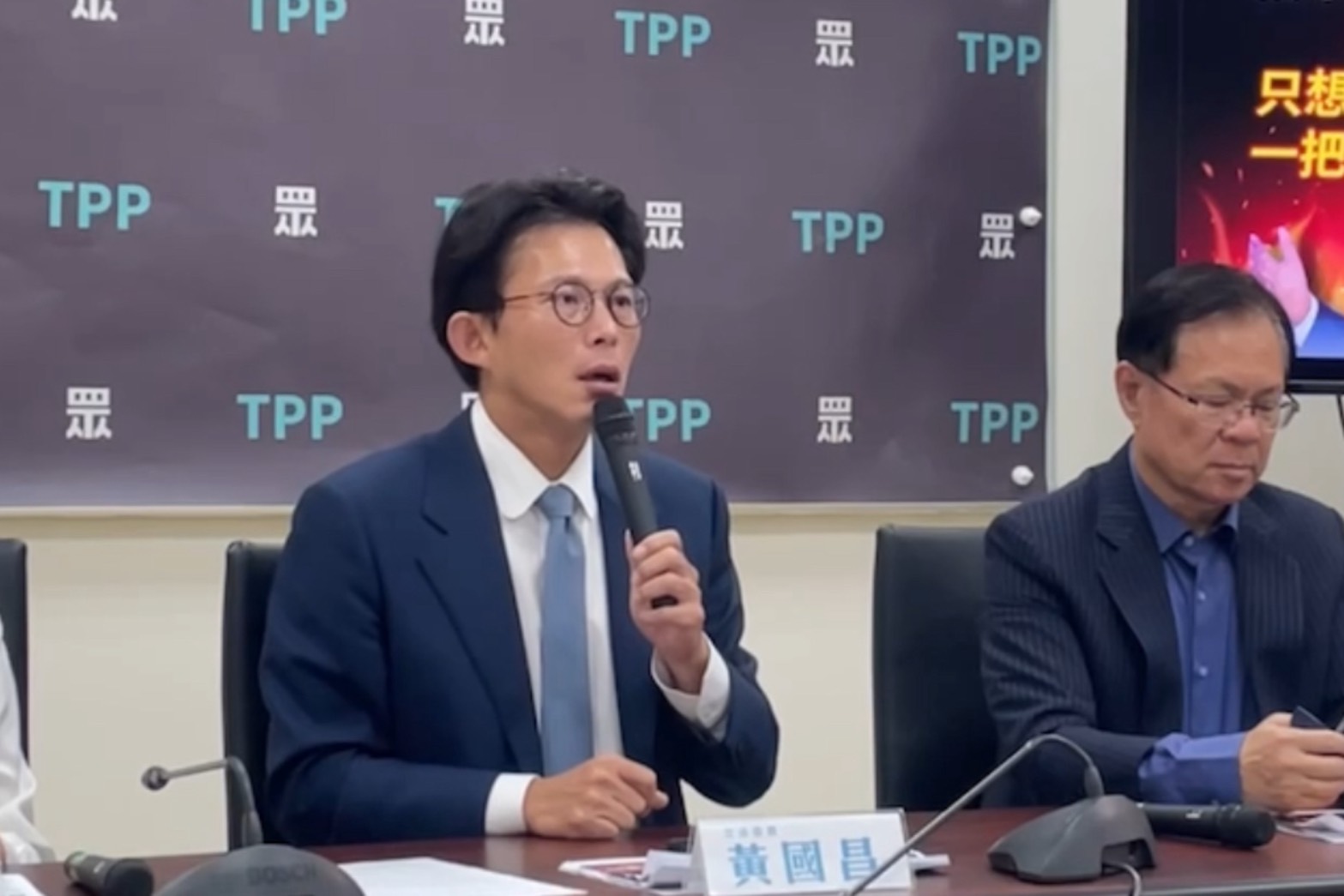 【有片】卓榮泰傳不附屬財劃法　黃國昌：哪門子的北韓法學？ 