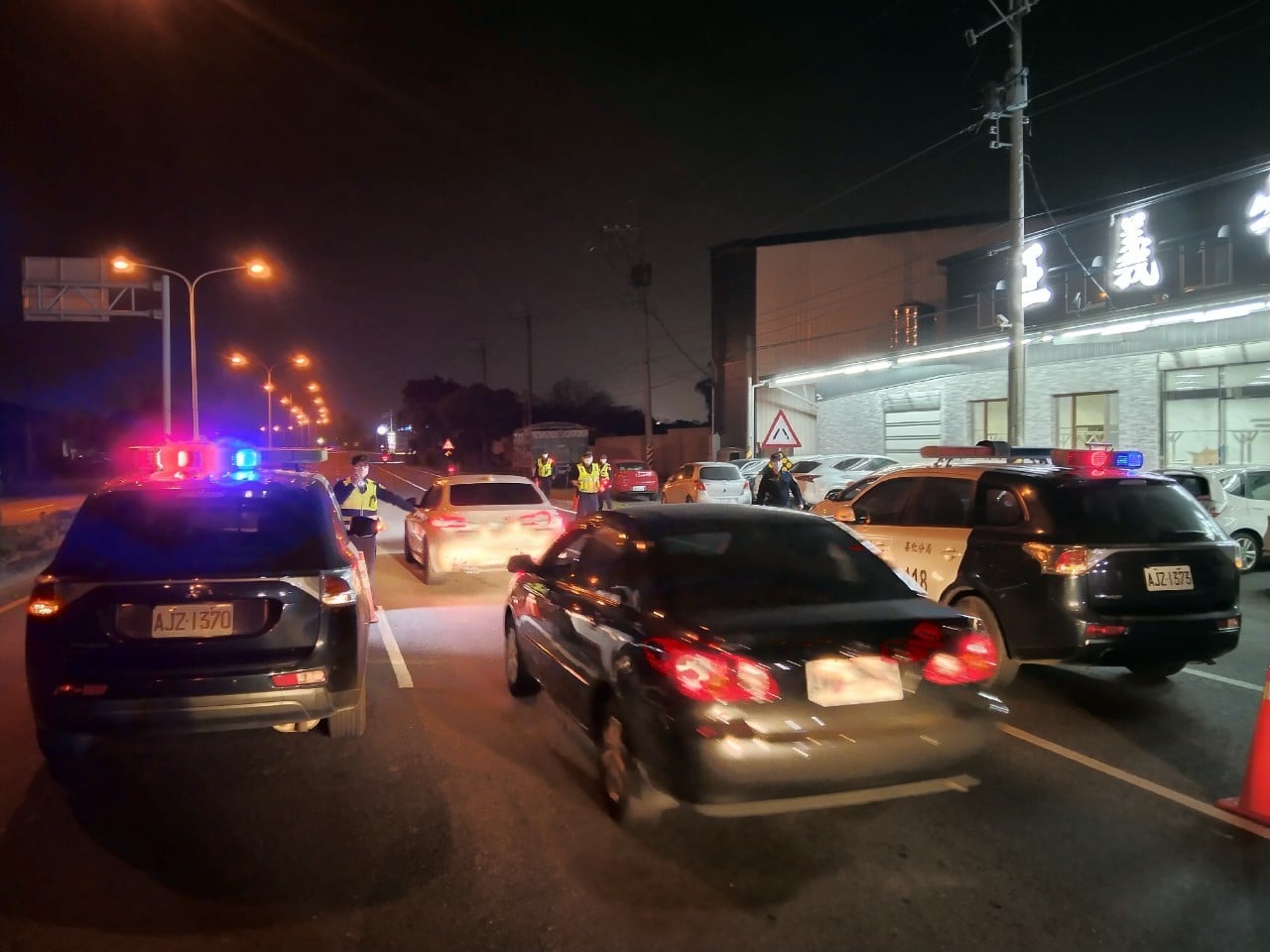 台南日前發生槍擊案致人心惶惶，台南市政府警察局15日大動作臨檢掃黑維護治安。圖/取自台南市政府警察局 臉書