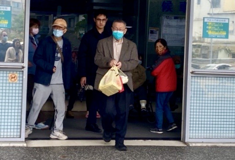前台北市長柯文哲於下午赴北院報到。圖/中央社