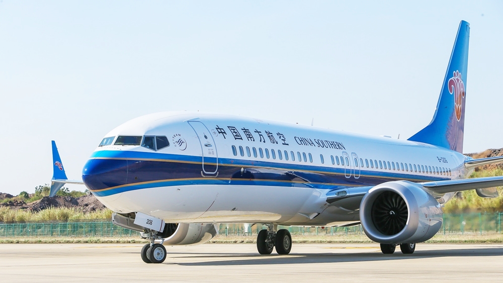  圖為美國波音公司生產的737 MAX飛機降落廣州白雲國際機場。圖/取自中國南方航空微博