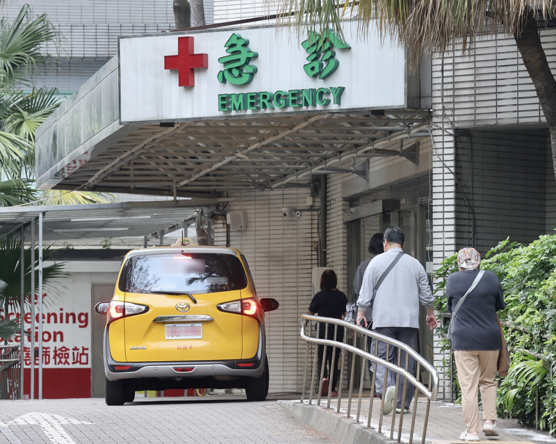 台灣護醫荒延燒，台大醫院工會連同台大住院醫師工會發表聯合聲明，揭住院醫院如今的惡劣處境，籲台大醫院及有關部門解決。圖為台大醫院急診處。圖／中央社