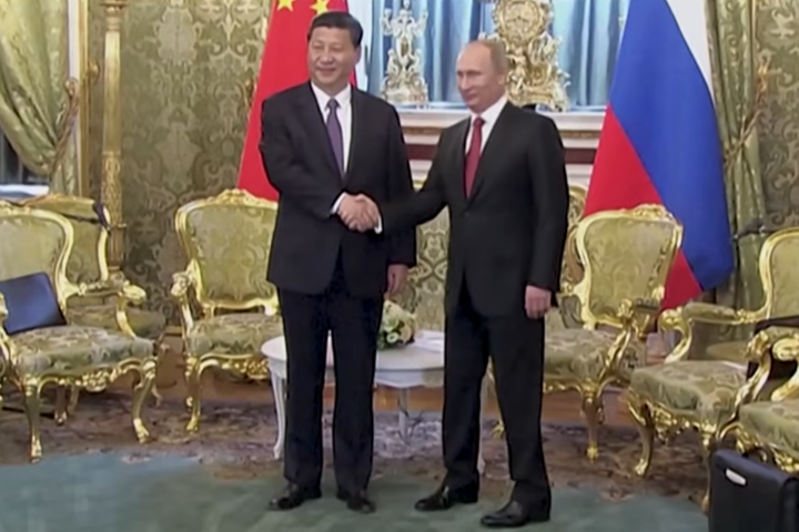 呂特認為，若習近平（左）攻打台灣，普丁（右）可能同時攻擊北約分散國際注意力。資料圖片/取自CRUX《YouTube》官方頻道