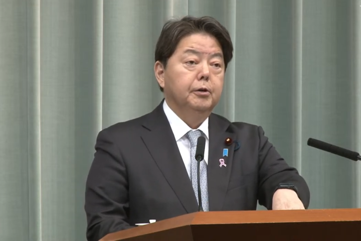 日本內閣官房長官林芳正周四在記者會中表示死刑是無可避免的。圖/取自 ニコニコニュース官方《YouTube》頻道