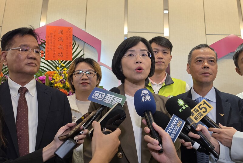 針對胞妹蘇巧純公司遭質疑,蘇巧慧表示,相關部會已說明,蘇巧純並非該公司的負責人,應填寫的文件也都依政府規定辦理。圖/中央社