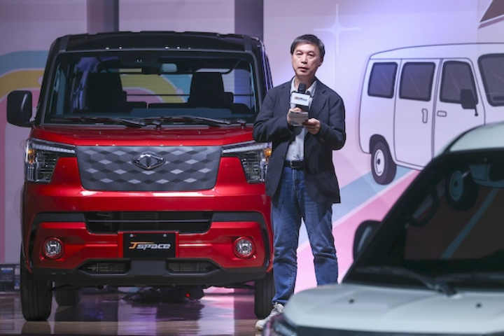 中美關稅大戰，汽車關稅將成談判焦點。圖為中華車總經理曾鑫城2日出席活動時說，若關稅政策底定，評估下半年車市景氣會比預期的好。圖／中央社